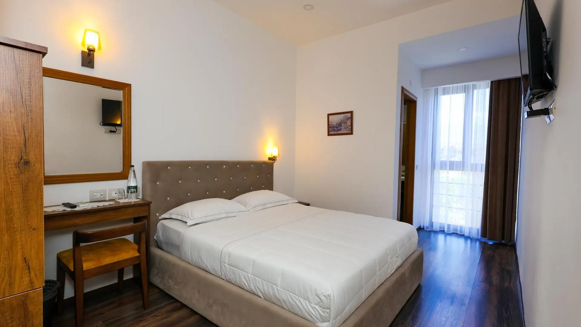 Hotel Republika Берат